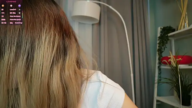 Snapshot of Lina_Glow chatting on 11-22-25, 06:56 Lina Glow online show from 11-22-25, 06:56