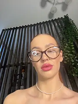 LittleFox    online show from 02-09-26, 07:23