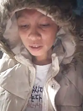 Snapshot of simi-lucy chatting on 11-22-25, 12:53 simi-lucy online show from 11-22-25, 12:53