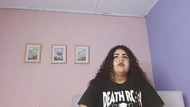 Snapshot of lourdes_moon22 chatting on 09-09-25, 12:37 lourdes moon22 online show from 09-09-25, 12:37