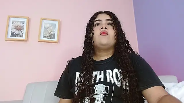 Snapshot of lourdes_moon22 chatting on 09-20-25, 01:01 lourdes moon22 online show from 09-20-25, 01:01