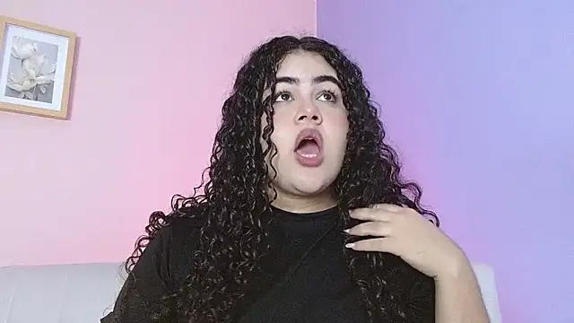 Snapshot of lourdes_moon22 chatting on 10-15-25, 01:55 lourdes moon22 online show from 10-15-25, 01:55