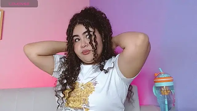 Snapshot of lourdes_moon22 chatting on 10-16-25, 01:01 lourdes moon22 online show from 10-16-25, 01:01