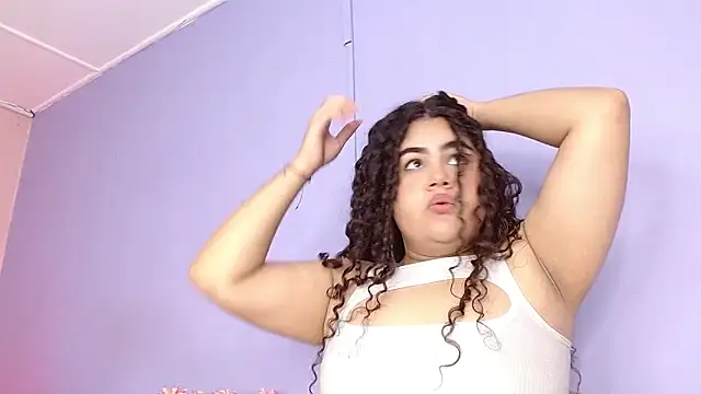 Snapshot of lourdes_moon22 chatting on 10-18-25, 01:34 lourdes moon22 online show from 10-18-25, 01:34