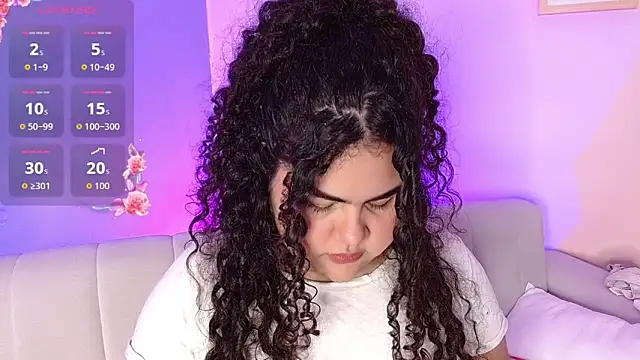 Snapshot of lourdes_moon22 chatting on 12-21-25, 12:18 lourdes moon22 online show from 12-21-25, 12:18