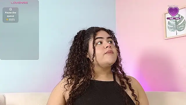 Snapshot of lourdes_moon22 chatting on 01-12-26, 12:32 lourdes moon22 online show from 01-12-26, 12:32