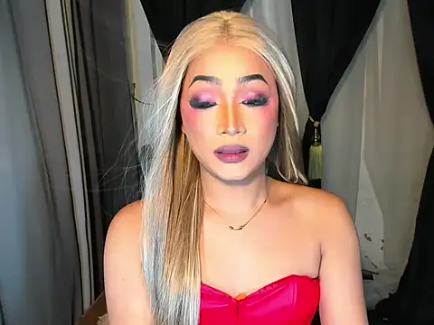 Snapshot of WenceSmith chatting on 10-11-25, 11:42 WenceSmith online show from 10-11-25, 11:42