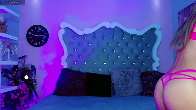 Honey Moontsts online show from 04-15-26, 12:01