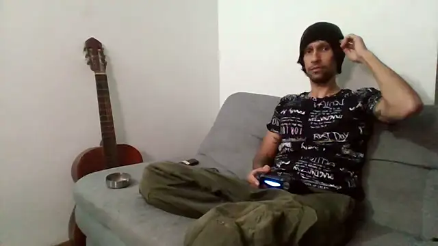 Snapshot of Alejandro92_cali chatting on 06-08-26, 01:28 Alejandro92 cali online show from 06-08-26, 01:28