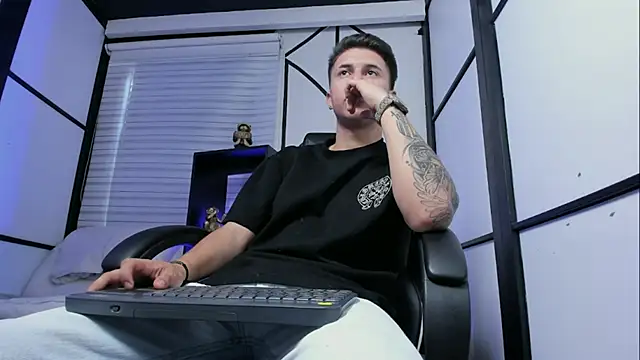 liaamsmiith  online show from 09-10-25, 02:50