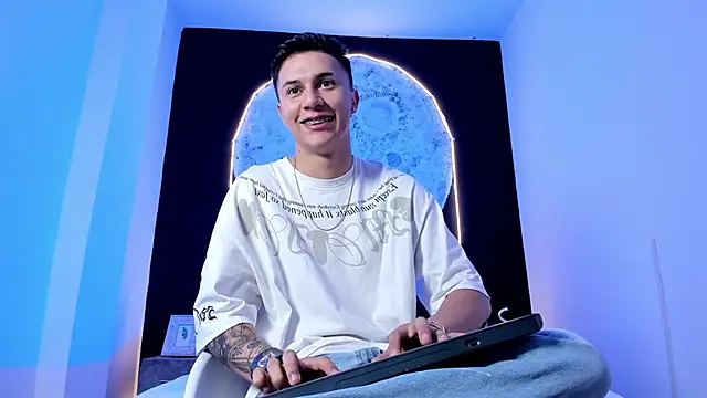 liaamsmiith  online show from 10-28-25, 12:09