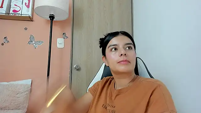 Snapshot of valerihouse chatting on 02-03-25, 11:05 valerihouse online show from 02-03-25, 11:05