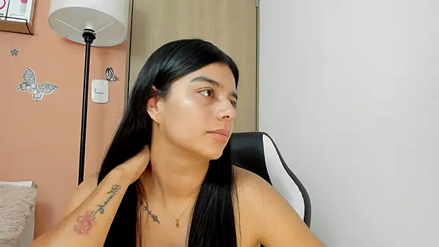 Snapshot of valerihouse chatting on 02-13-25, 08:55 valerihouse online show from 02-13-25, 08:55