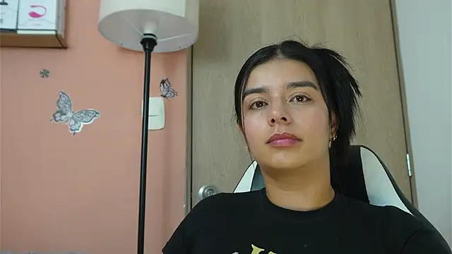 Snapshot of valerihouse chatting on 03-20-25, 11:02 valerihouse online show from 03-20-25, 11:02