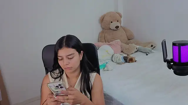 Snapshot of valerihouse chatting on 11-27-25, 01:51 valerihouse online show from 11-27-25, 01:51