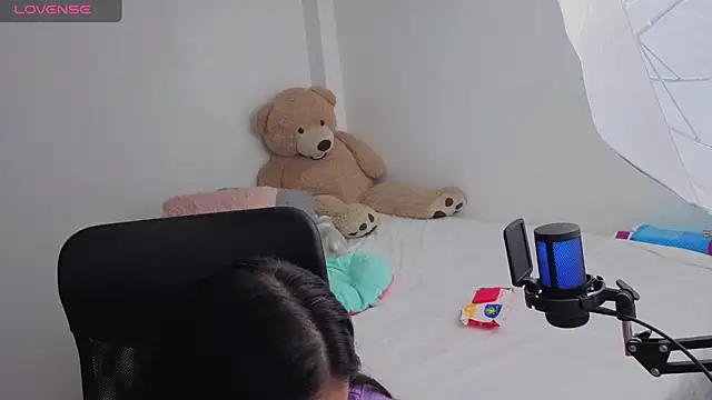 valerihouse online show from 04-17-26, 01:30