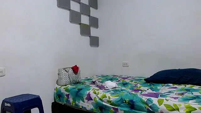 Snapshot of couples-hard-profond chatting on 09-10-25, 01:22 couples-hard-profond online show from 09-10-25, 01:22