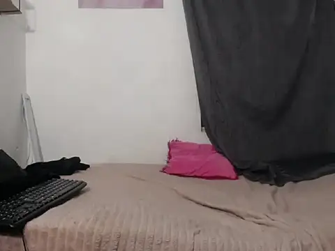 Snapshot of g0lden_boss chatting on 09-13-25, 05:07 g0lden boss online show from 09-13-25, 05:07