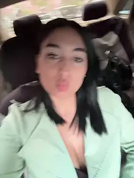 Snapshot of Scarlett_12 chatting on 10-15-25, 11:32 Scarlett 12 online show from 10-15-25, 11:32