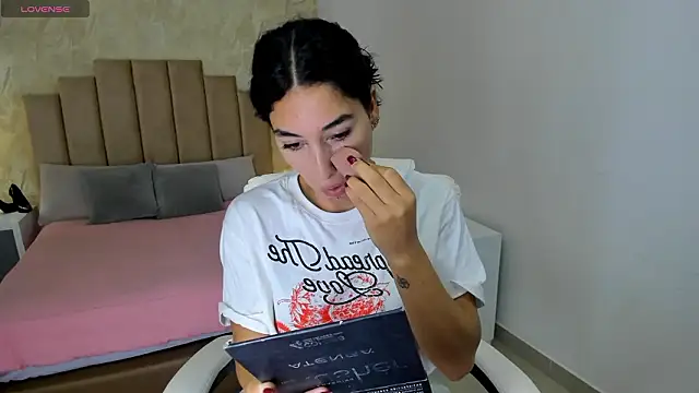 Snapshot of Scarlett_12 chatting on 02-26-26, 11:31 Scarlett 12 online show from 02-26-26, 11:31