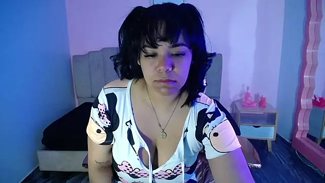 Snapshot of Vivi_rosse_ch chatting on 10-16-25, 03:29 Vivi rosse ch online show from 10-16-25, 03:29