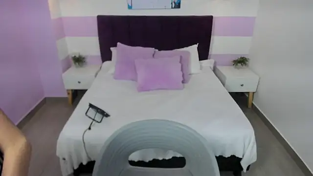 antonellariva  online show from 09-22-25, 09:06