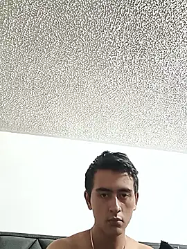 Snapshot of -mrpaul chatting on 10-11-25, 09:02 -mrpaul online show from 10-11-25, 09:02