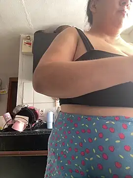 Snapshot of bruna438 chatting on 02-23-26, 11:18 bruna438 online show from 02-23-26, 11:18