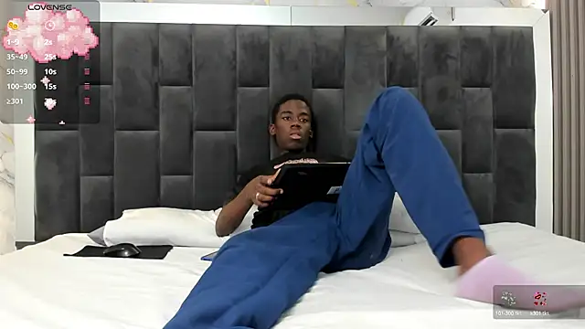 Snapshot of Alan_blacke chatting on 09-26-25, 08:13 Alan blacke online show from 09-26-25, 08:13