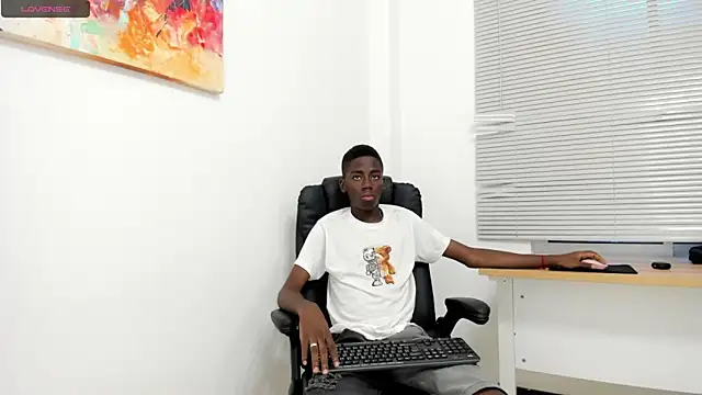 Snapshot of Alan_blacke chatting on 10-16-25, 07:59 Alan blacke online show from 10-16-25, 07:59