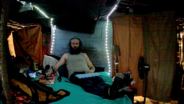 Snapshot of Cowboy815 chatting on 11-19-25, 08:09 Cowboy815 online show from 11-19-25, 08:09