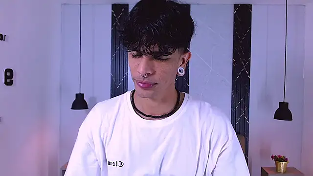 Snapshot of Franvill_Trato chatting on 10-17-25, 06:43 Franvill Trato online show from 10-17-25, 06:43