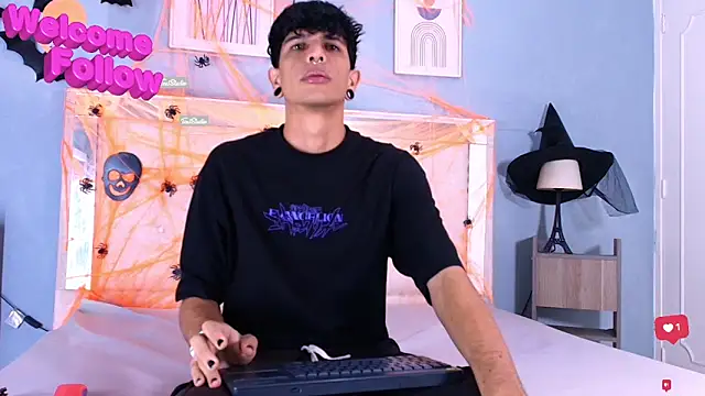 Snapshot of Franvill_Trato chatting on 10-21-25, 05:13 Franvill Trato online show from 10-21-25, 05:13