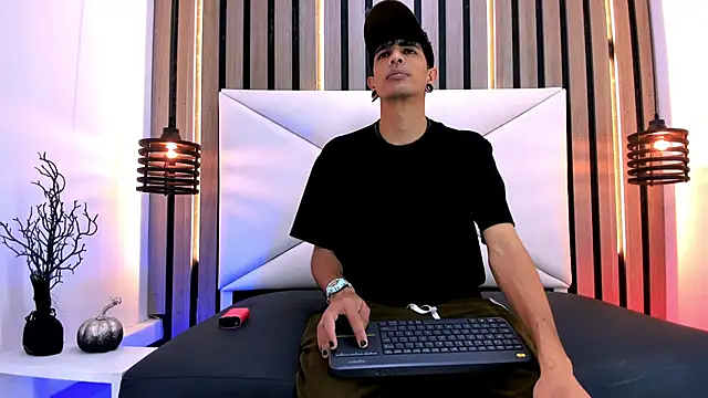 Snapshot of Franvill_Trato chatting on 10-22-25, 06:40 Franvill Trato online show from 10-22-25, 06:40