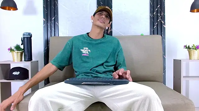 Snapshot of Franvill_Trato chatting on 11-15-25, 05:20 Franvill Trato online show from 11-15-25, 05:20