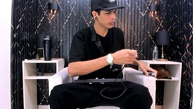 Snapshot of Franvill_Trato chatting on 11-17-25, 05:30 Franvill Trato online show from 11-17-25, 05:30