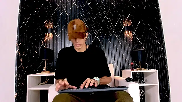 Snapshot of Franvill_Trato chatting on 11-19-25, 07:36 Franvill Trato online show from 11-19-25, 07:36