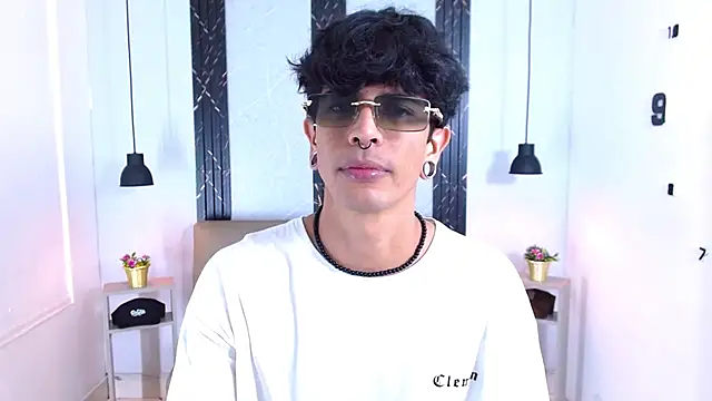 Snapshot of Franvill_Trato chatting on 11-21-25, 07:34 Franvill Trato online show from 11-21-25, 07:34