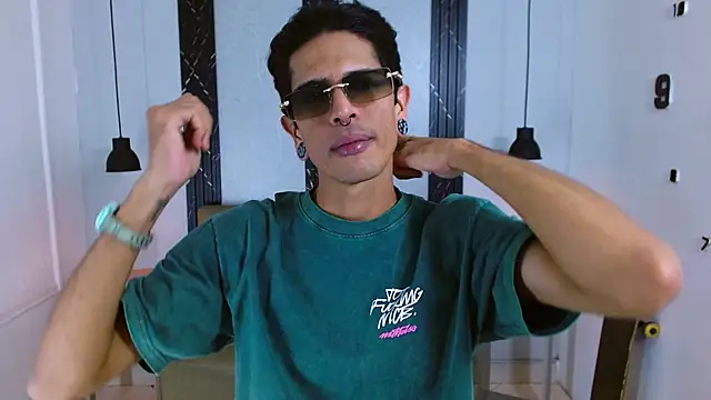 Snapshot of Franvill_Trato chatting on 11-22-25, 07:57 Franvill Trato online show from 11-22-25, 07:57