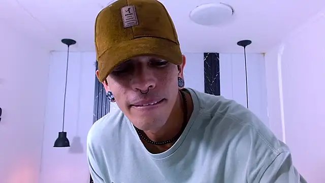 Snapshot of Franvill_Trato chatting on 12-03-25, 08:18 Franvill Trato online show from 12-03-25, 08:18