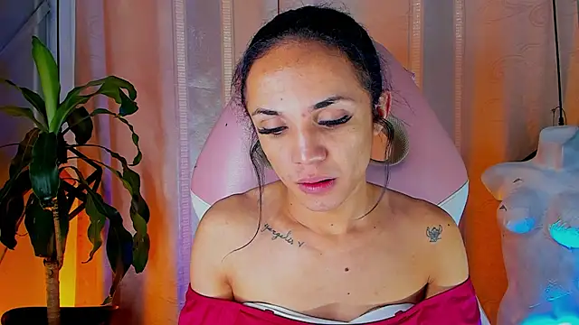 Snapshot of Cristal_Gem1 chatting on 06-13-26, 02:15 Cristal Gem1 online show from 06-13-26, 02:15