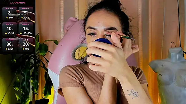 Snapshot of Cristal_Gem1 chatting on 06-24-26, 09:47 Cristal Gem1 online show from 06-24-26, 09:47