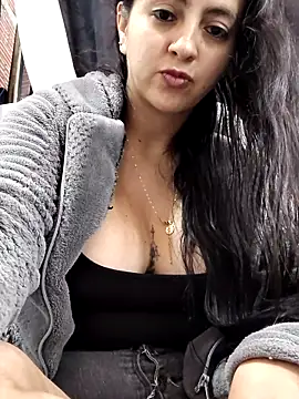 Snapshot of salo-rousee chatting on 10-10-25, 07:46 salo-rousee online show from 10-10-25, 07:46