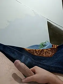 Snapshot of este_juan chatting on 10-21-25, 03:29 este juan online show from 10-21-25, 03:29