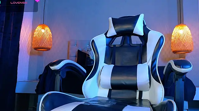 Thaiel Fosteer online show from 04-09-26, 07:25