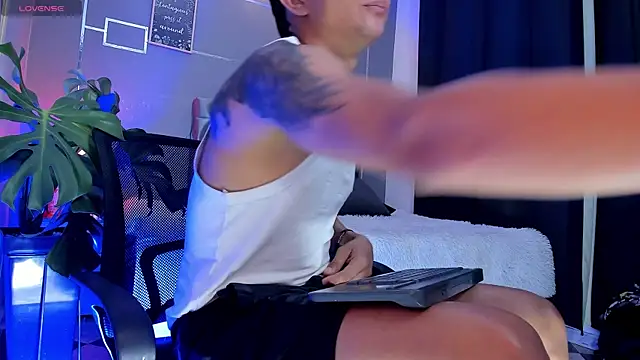 oliver mr  online show from 10-16-25, 08:54