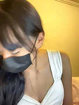 Snapshot of Minnie-2025 chatting on 09-28-25, 04:12 Minnie-2025 online show from 09-28-25, 04:12