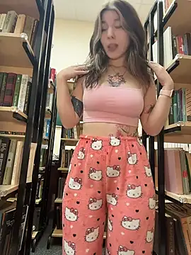 Snapshot of Mimiumuy chatting on 01-13-26, 04:23 Mimiumuy online show from 01-13-26, 04:23