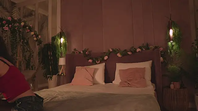 MaryNixon  online show from 10-21-25, 05:19