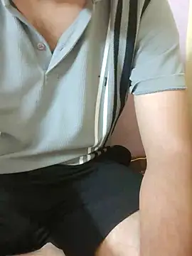 Snapshot of riyamore9623 chatting on 10-27-25, 07:45 riyamore9623 online show from 10-27-25, 07:45